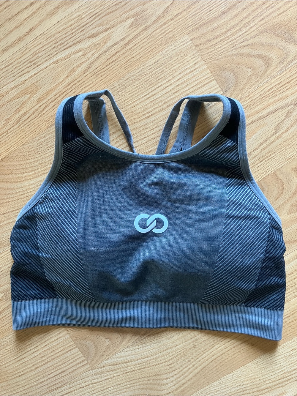Seamless High-Neck Sports Bra in Charcoal Gray with Mint Emblem